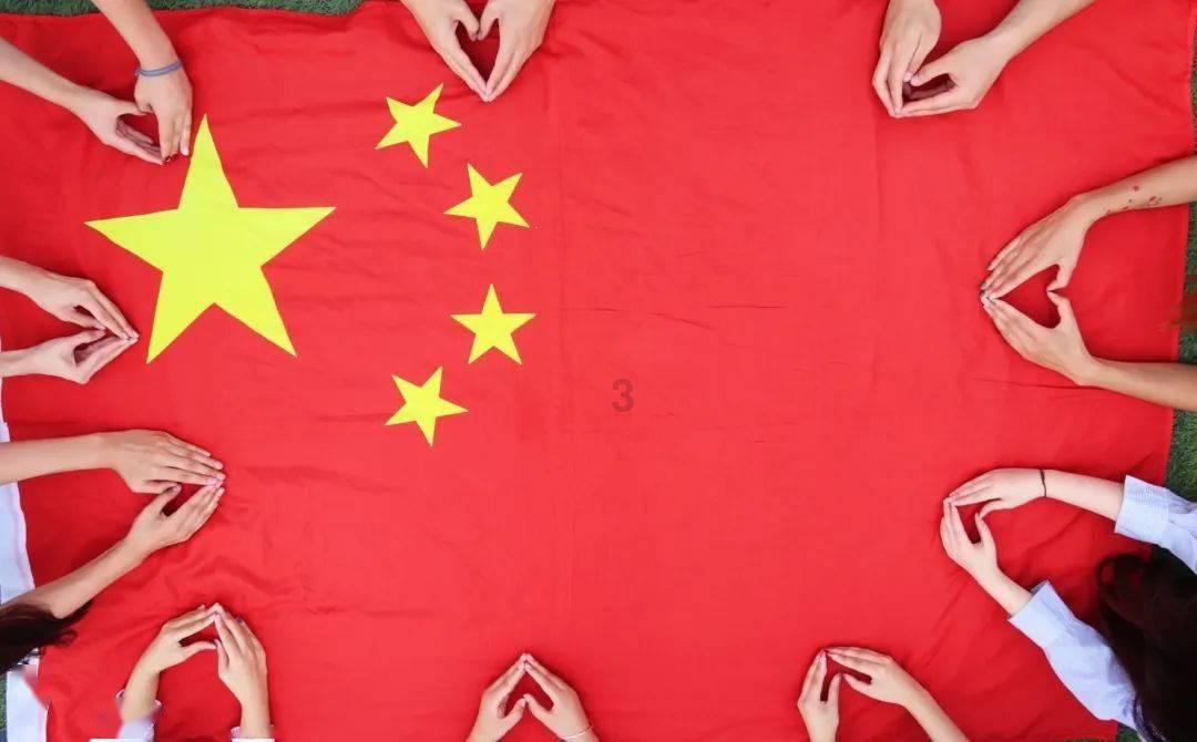 中国大模型应用进入加速落地时代!杭州星启灵境发布灵境AI太空舱